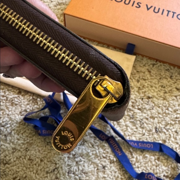 Louis Vuitton Reverse Monogram Zippy Wallet - Picture 7 of 12
